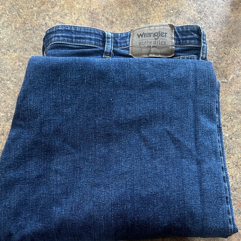 Wrangler Men's Dark Blue Relaxed Jeans